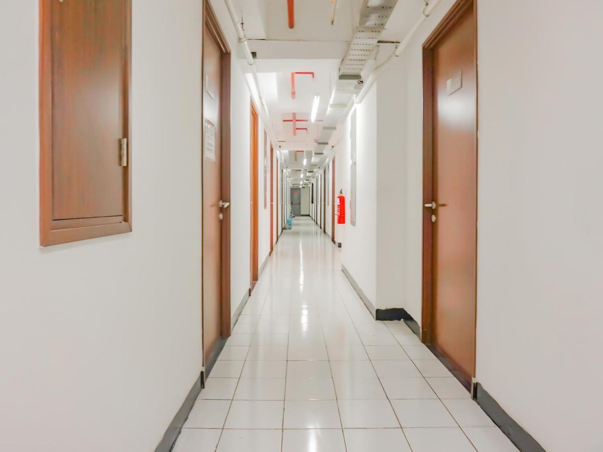 Oyo 90241 Sirooms Apartmen Gunung Putri Bogor Dış mekan fotoğraf
