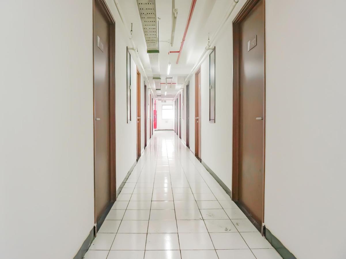 Oyo 90241 Sirooms Apartmen Gunung Putri Bogor Dış mekan fotoğraf