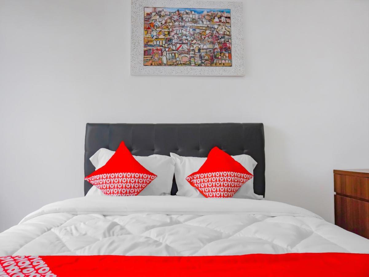 Oyo 90241 Sirooms Apartmen Gunung Putri Bogor Dış mekan fotoğraf