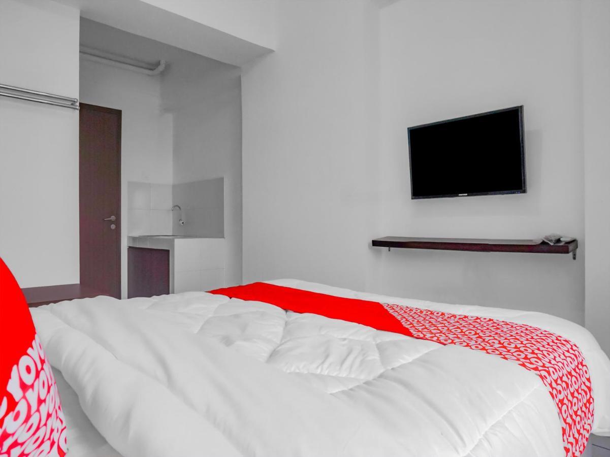 Oyo 90241 Sirooms Apartmen Gunung Putri Bogor Dış mekan fotoğraf